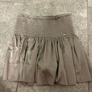 SLIVER NATURAL LIFE SHORTS